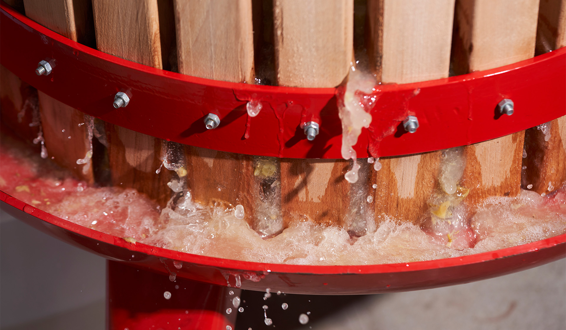 새콤한, 와인 미청각회